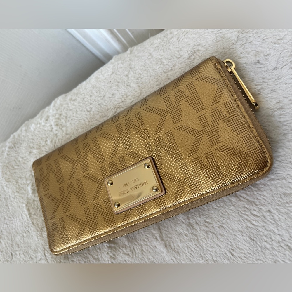 Michael Kors gold Metallic Wallet EUC - Picture 2 of 10